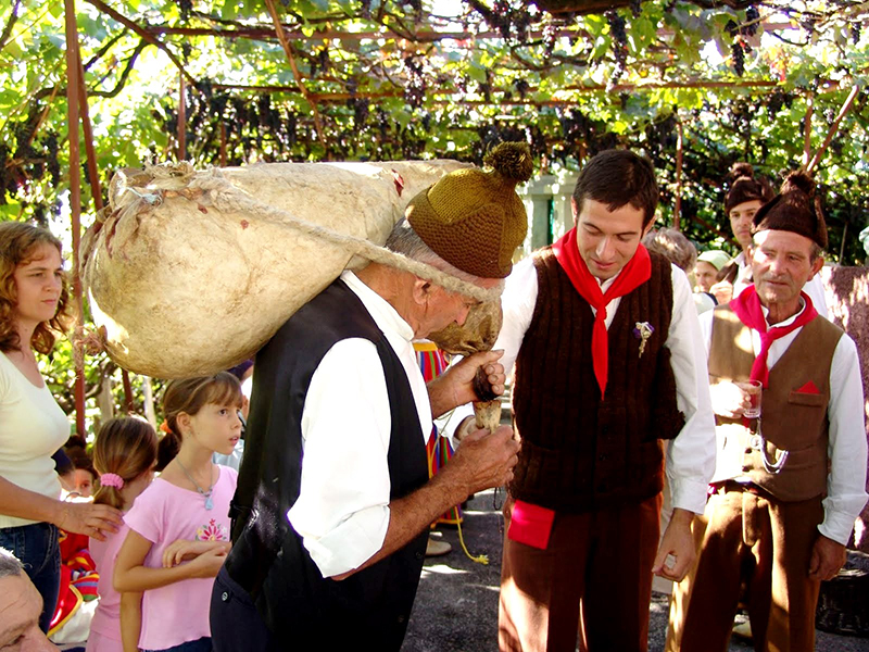 Cretan-Festival-of-Wine