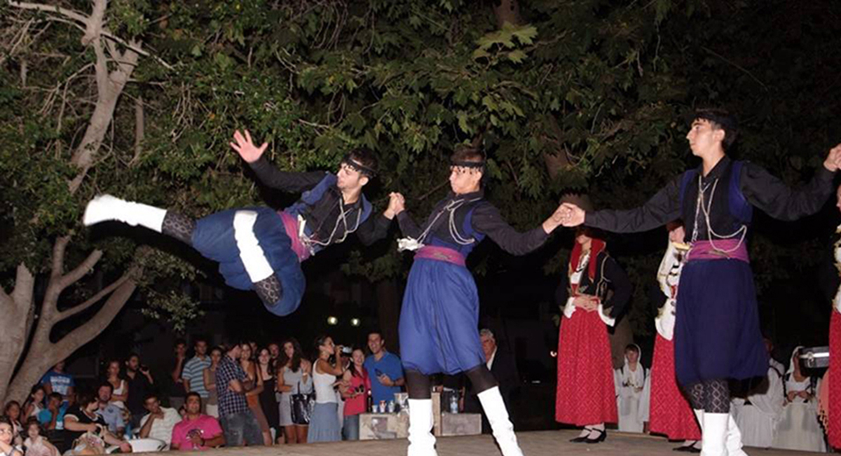 Traditional-Cretan-Feast-in-Crete-1