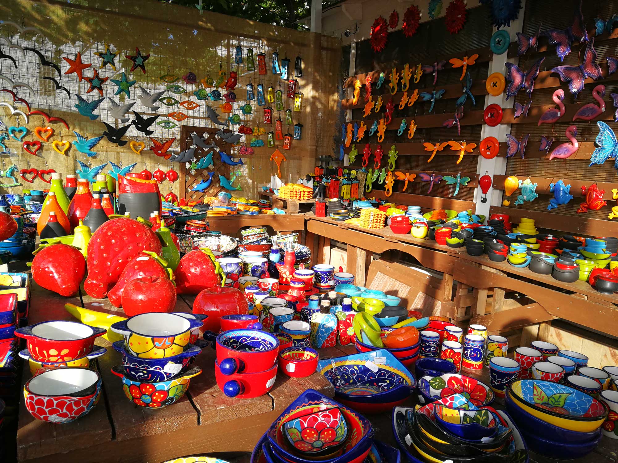 Shopping in Georgioupolis: ceramics.